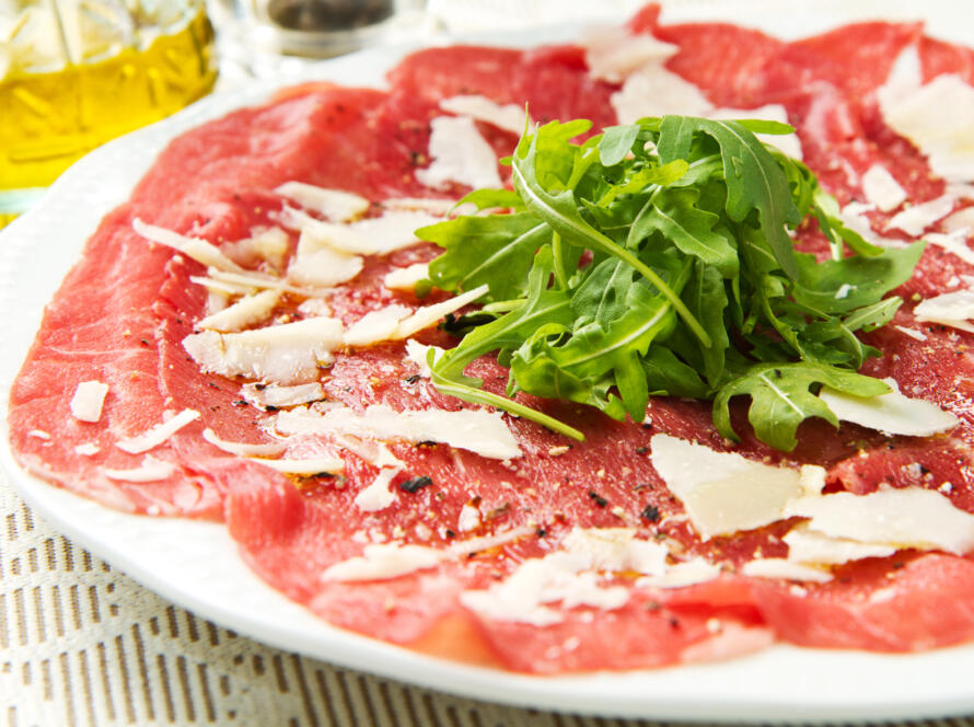 Carpaccio de ternera con queso parmesano