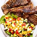 Receta de Ensalada templada de costillas de ternera con hueso, mango y hierbas
