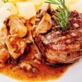 Solomillo de ternera en salsa de champiñones y vino blanco